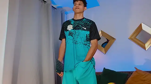 KamiSuarez online show from 02/02/26, 06:39