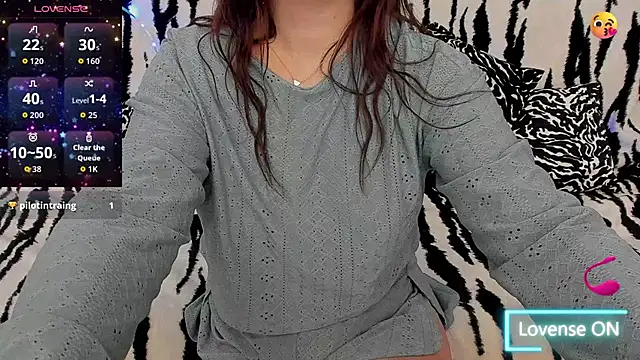 Snapshot of GlowMimi chatting on 11/02/25, 10:45 GlowMimi online show from 11/02/25, 10:45