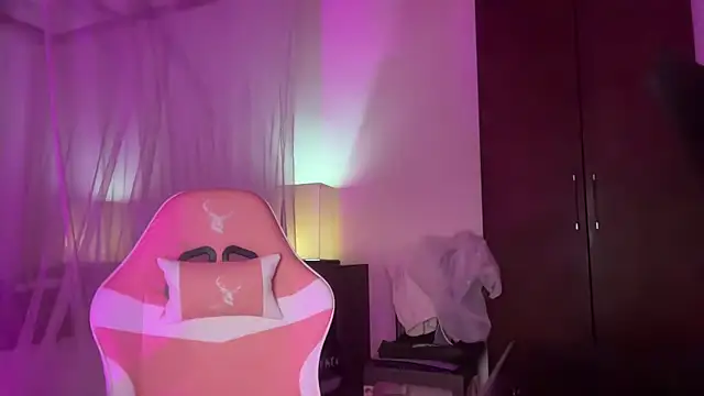 Snapshot of Bae_Belle chatting on 11/23/25, 08:03 Bae Belle online show from 11/23/25, 08:03