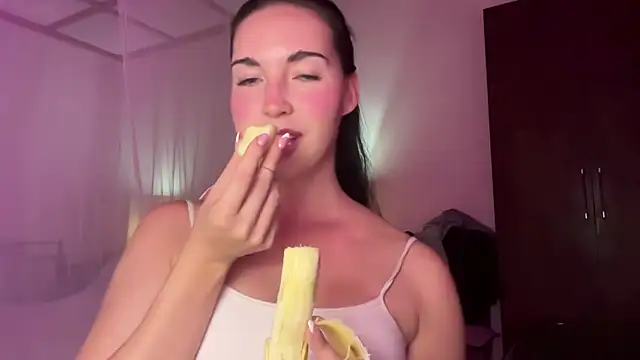 Snapshot of Bae_Belle chatting on 11/29/25, 06:22 Bae Belle online show from 11/29/25, 06:22