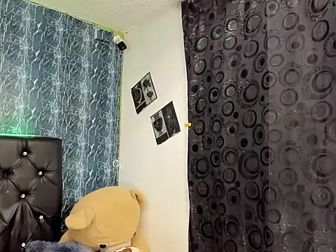 Snapshot of matewhottx18 chatting on 10/29/25, 10:44 matewhottx18 online show from 10/29/25, 10:44