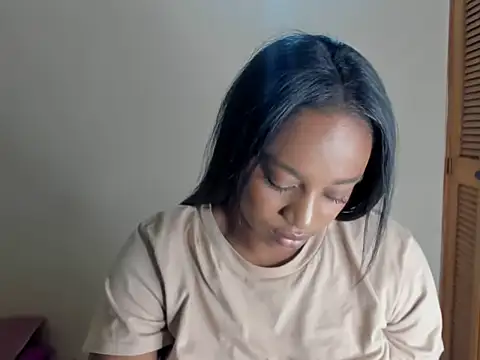 Snapshot of _Chaina chatting on 12/14/25, 11:42 Chaina online show from 12/14/25, 11:42