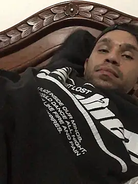 Snapshot of Msmn chatting on 11/03/25, 02:02 Msmn online show from 11/03/25, 02:02