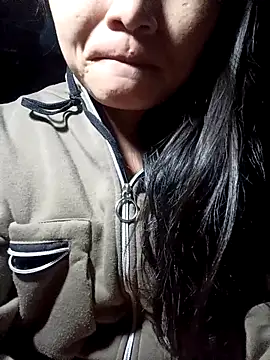 Snapshot of yoyo-mi chatting on 11/01/25, 03:52 yoyo-mi online show from 11/01/25, 03:52