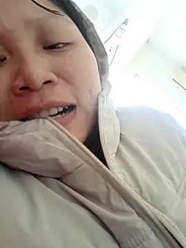 Snapshot of yoyo-mi chatting on 12/04/25, 03:05 yoyo-mi online show from 12/04/25, 03:05