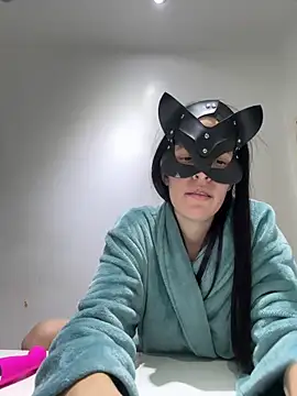 Snapshot of carolinedanger_ chatting on 11/08/25, 12:11 carolinedanger online show from 11/08/25, 12:11