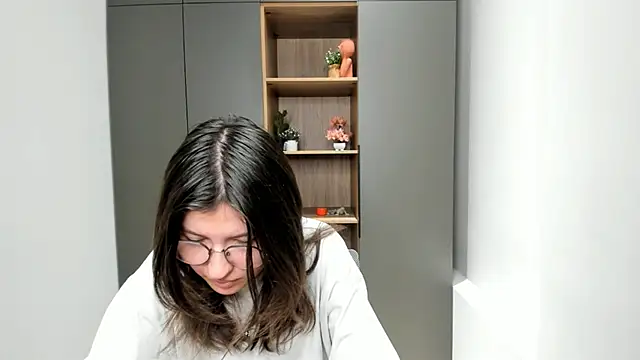 Snapshot of VickieChantos chatting on 10/29/25, 04:48 VickieChantos online show from 10/29/25, 04:48