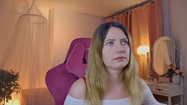 Snapshot of AleksaLaurent chatting on 11/11/25, 06:02 AleksaLaurent online show from 11/11/25, 06:02