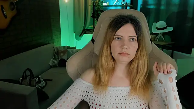 Snapshot of AleksaLaurent chatting on 11/12/25, 05:41 AleksaLaurent online show from 11/12/25, 05:41