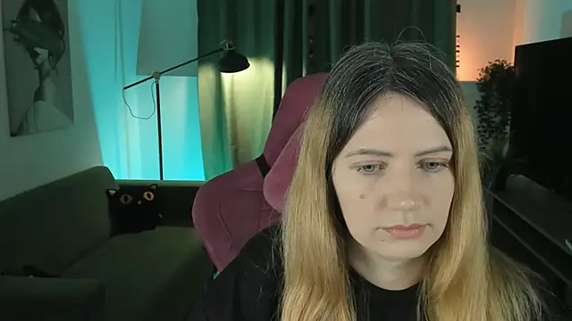 Snapshot of AleksaLaurent chatting on 11/13/25, 02:32 AleksaLaurent online show from 11/13/25, 02:32