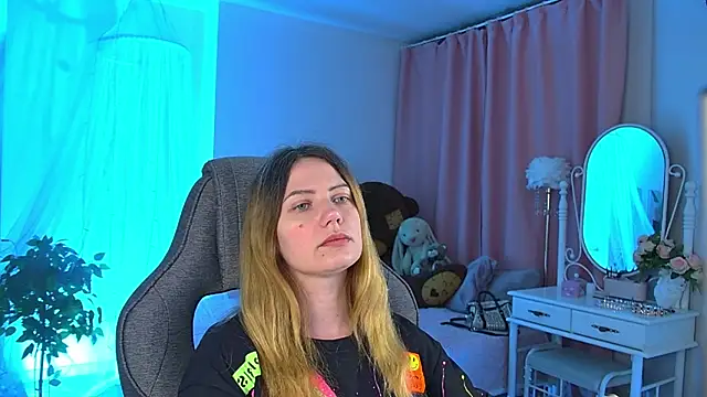 Snapshot of AleksaLaurent chatting on 11/21/25, 06:01 AleksaLaurent online show from 11/21/25, 06:01