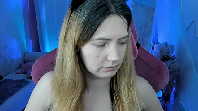 Snapshot of AleksaLaurent chatting on 11/27/25, 08:49 AleksaLaurent online show from 11/27/25, 08:49