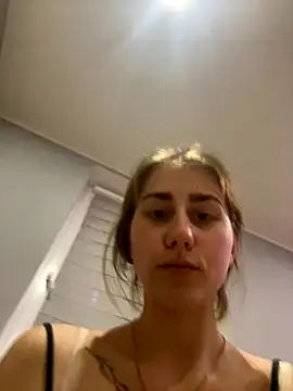 Snapshot of Aliccaa chatting on 10/28/25, 06:32 Aliccaa online show from 10/28/25, 06:32