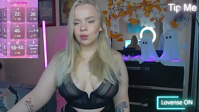 Snapshot of LisaCandy1 chatting on 10/31/25, 08:04 LisaCandy1 online show from 10/31/25, 08:04