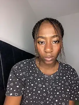 Snapshot of milarain chatting on 11/20/25, 11:48 milarain online show from 11/20/25, 11:48