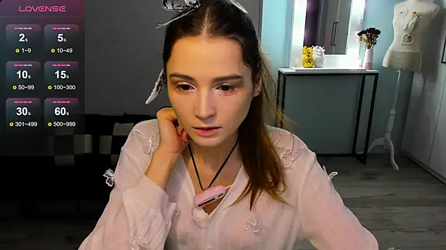 Hana Flo  online show from 12/15/25, 02:32