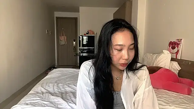 Snapshot of LizParadiz chatting on 10/31/25, 06:25 LizParadiz online show from 10/31/25, 06:25