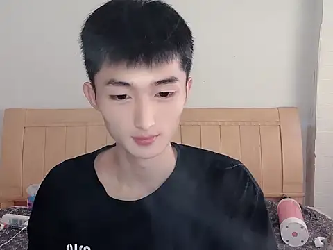 Snapshot of N228 chatting on 10/30/25, 04:14 N228 online show from 10/30/25, 04:14