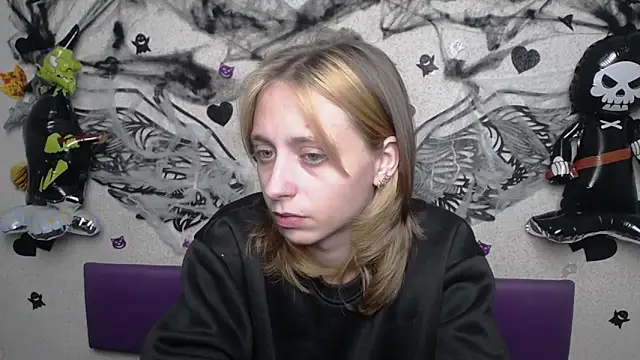 Snapshot of TracyLll chatting on 10/29/25, 02:41 TracyLll online show from 10/29/25, 02:41