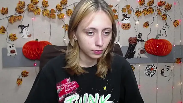 TracyLll online show from 11/10/25, 11:53