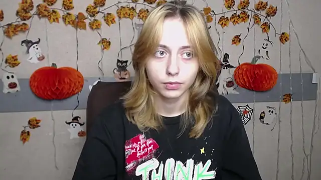 TracyLll online show from 11/14/25, 12:04