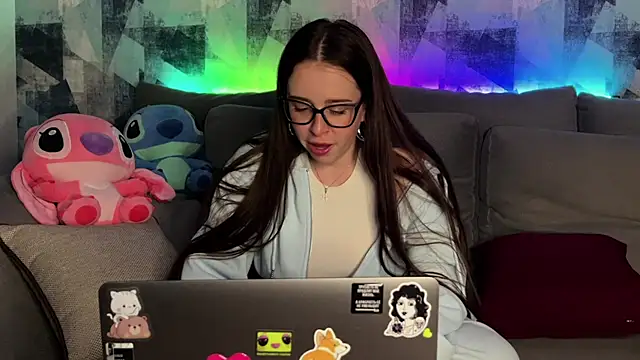 Snapshot of OhNicolle chatting on 11/08/25, 09:35 OhNicolle online show from 11/08/25, 09:35