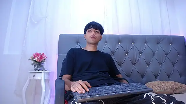 Snapshot of TonnyHawk707 chatting on 10/30/25, 11:11 TonnyHawk707 online show from 10/30/25, 11:11