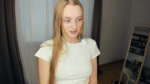 Snapshot of VirgenPoltrock chatting on 11/08/25, 07:08 VirgenPoltrock online show from 11/08/25, 07:08