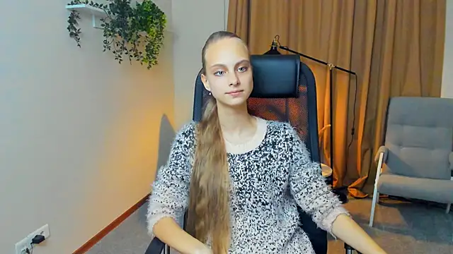 Snapshot of EmaBolins chatting on 10/29/25, 11:45 EmaBolins online show from 10/29/25, 11:45