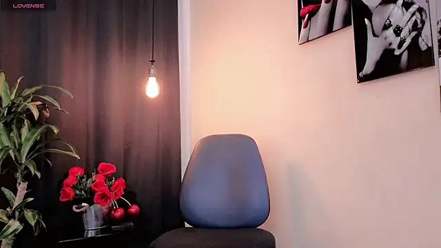 Snapshot of Flor_Gil chatting on 12/04/25, 03:16 Flor Gil online show from 12/04/25, 03:16