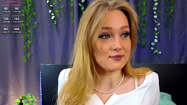 Snapshot of VanessaLightDiamond chatting on 11/25/25, 04:34 VanessaLightDiamond online show from 11/25/25, 04:34