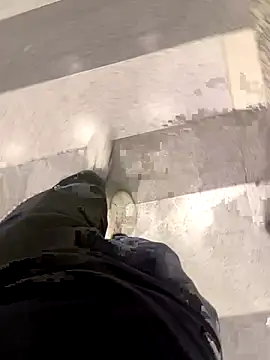 Snapshot of LeoBlaze13 chatting on 10/29/25, 05:58 LeoBlaze13 online show from 10/29/25, 05:58