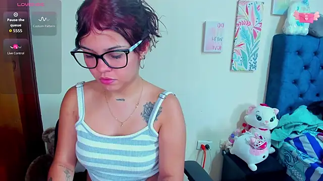 Snapshot of Emma_boo chatting on 10/31/25, 03:24 Emma boo online show from 10/31/25, 03:24