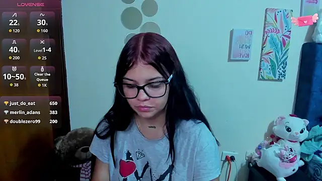 Snapshot of Emma_boo chatting on 11/01/25, 03:30 Emma boo online show from 11/01/25, 03:30