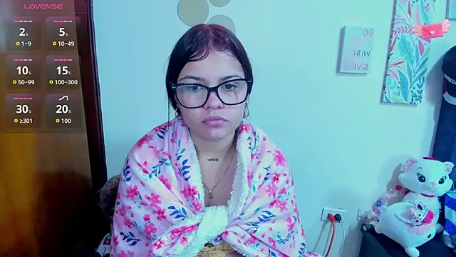 Snapshot of Emma_boo chatting on 11/04/25, 02:49 Emma boo online show from 11/04/25, 02:49