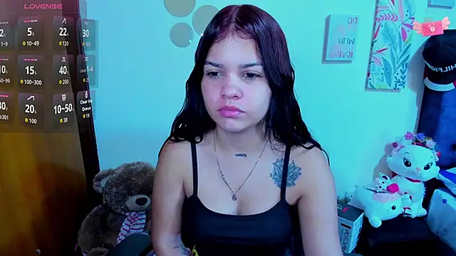 Snapshot of Emma_boo chatting on 11/08/25, 01:55 Emma boo online show from 11/08/25, 01:55