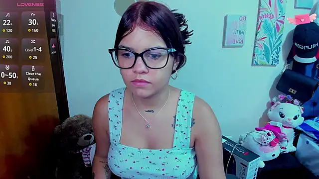 Snapshot of Emma_boo chatting on 11/09/25, 07:23 Emma boo online show from 11/09/25, 07:23