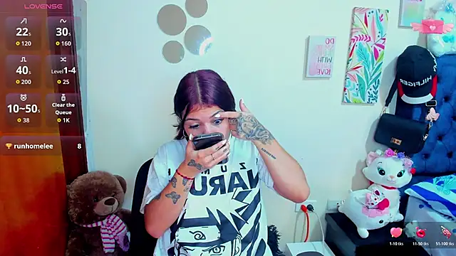 Snapshot of Emma_boo chatting on 11/13/25, 03:55 Emma boo online show from 11/13/25, 03:55