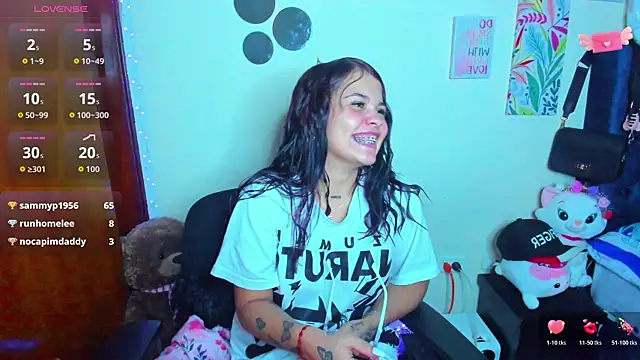 Snapshot of Emma_boo chatting on 11/14/25, 04:22 Emma boo online show from 11/14/25, 04:22