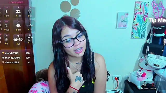 Snapshot of Emma_boo chatting on 12/01/25, 03:11 Emma boo online show from 12/01/25, 03:11