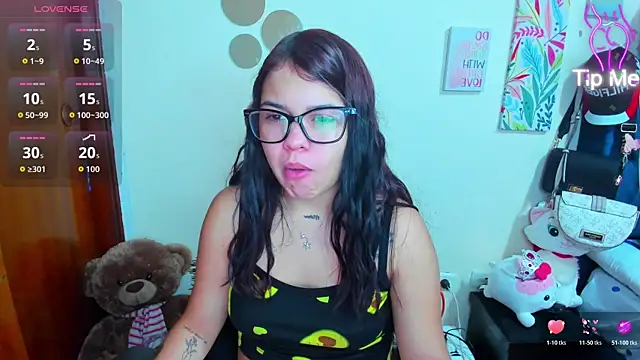 Snapshot of Emma_boo chatting on 12/01/25, 03:50 Emma boo online show from 12/01/25, 03:50