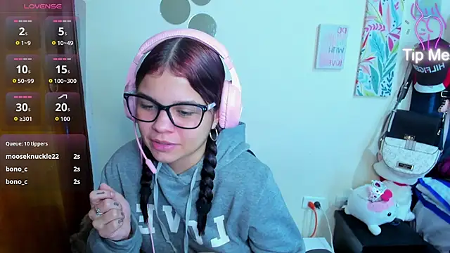 Snapshot of Emma_boo chatting on 12/04/25, 04:44 Emma boo online show from 12/04/25, 04:44