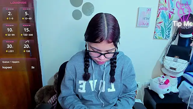 Snapshot of Emma_boo chatting on 12/04/25, 07:33 Emma boo online show from 12/04/25, 07:33