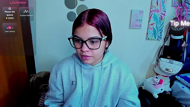 Snapshot of Emma_boo chatting on 12/14/25, 07:07 Emma boo online show from 12/14/25, 07:07