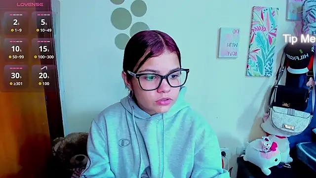 Snapshot of Emma_boo chatting on 12/15/25, 07:29 Emma boo online show from 12/15/25, 07:29