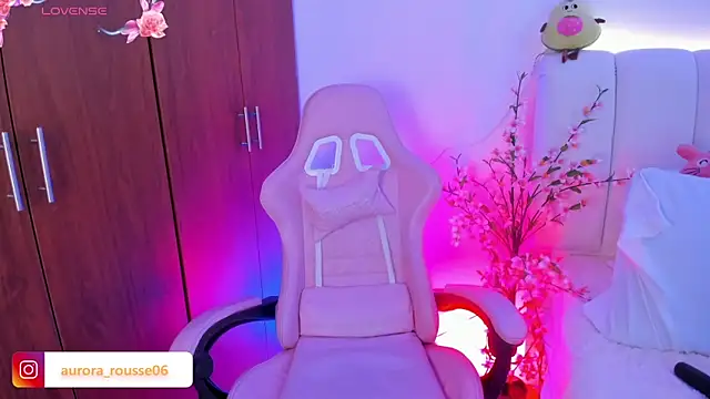 aurora rousse online show from 02/14/26, 04:53