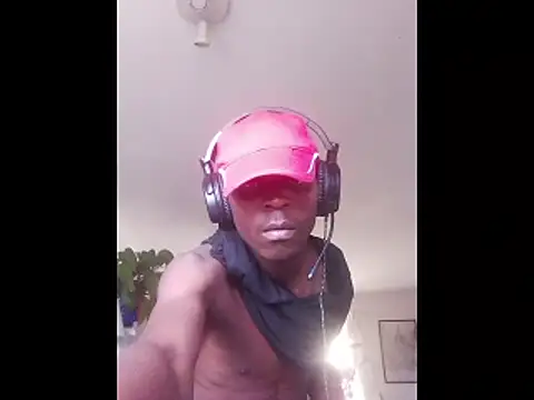 Snapshot of living_fantasy chatting on 10/29/25, 03:03 living fantasy online show from 10/29/25, 03:03