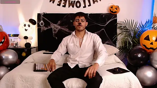 Snapshot of jaiden_thoner chatting on 10/31/25, 04:13 jaiden thoner online show from 10/31/25, 04:13