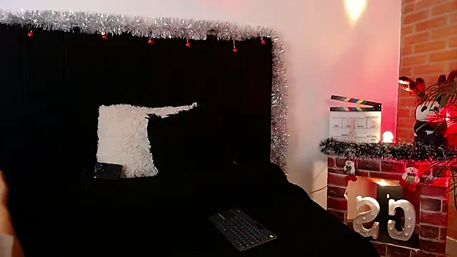 Snapshot of jaiden_thoner chatting on 12/19/25, 08:32 jaiden thoner online show from 12/19/25, 08:32