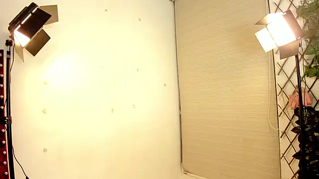 Snapshot of candice_star chatting on 11/28/25, 12:02 candice star online show from 11/28/25, 12:02